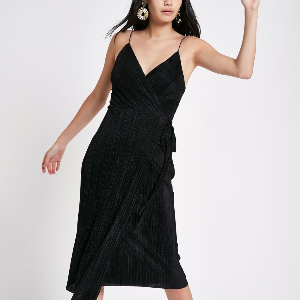 H&M pleated Black Midi dress